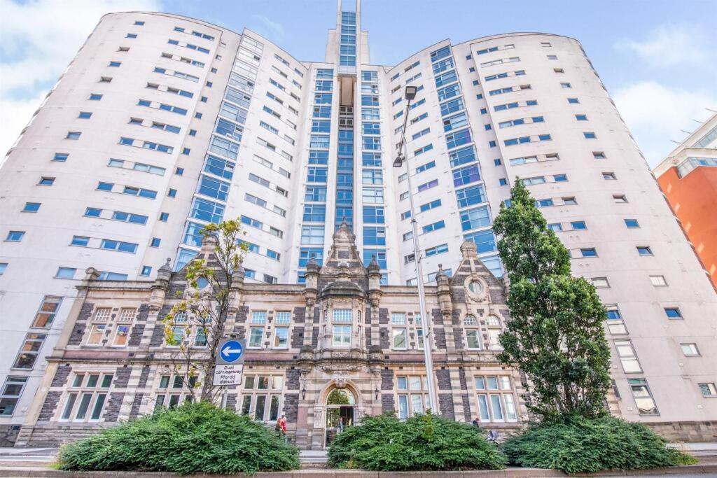 The Skyline - Luxury City Centre Flat With Designated Parking Cardiff Dış mekan fotoğraf